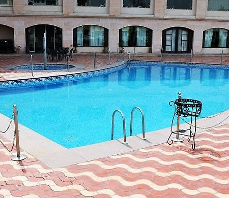 Hotel Ark Continental Rudrapur Dış mekan fotoğraf